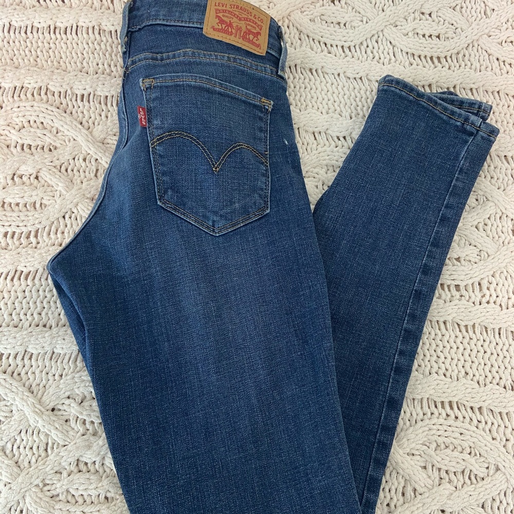 Levi’s 711 Mid-Rise Skinny Jeans